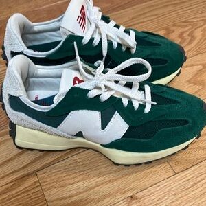 New Balance 327 green women 7.5 men 6 sneakers